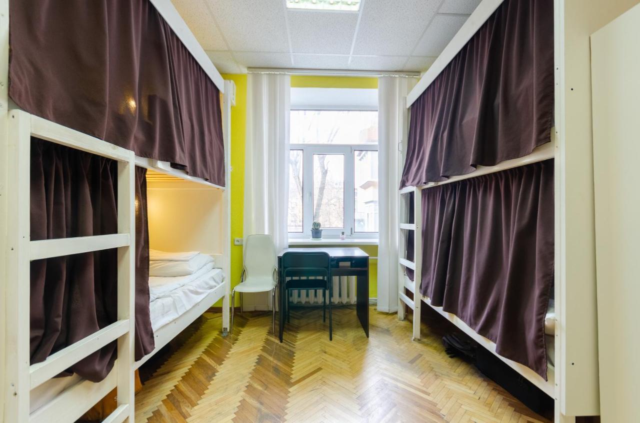Sun City Hostel Kiev Exteriör bild